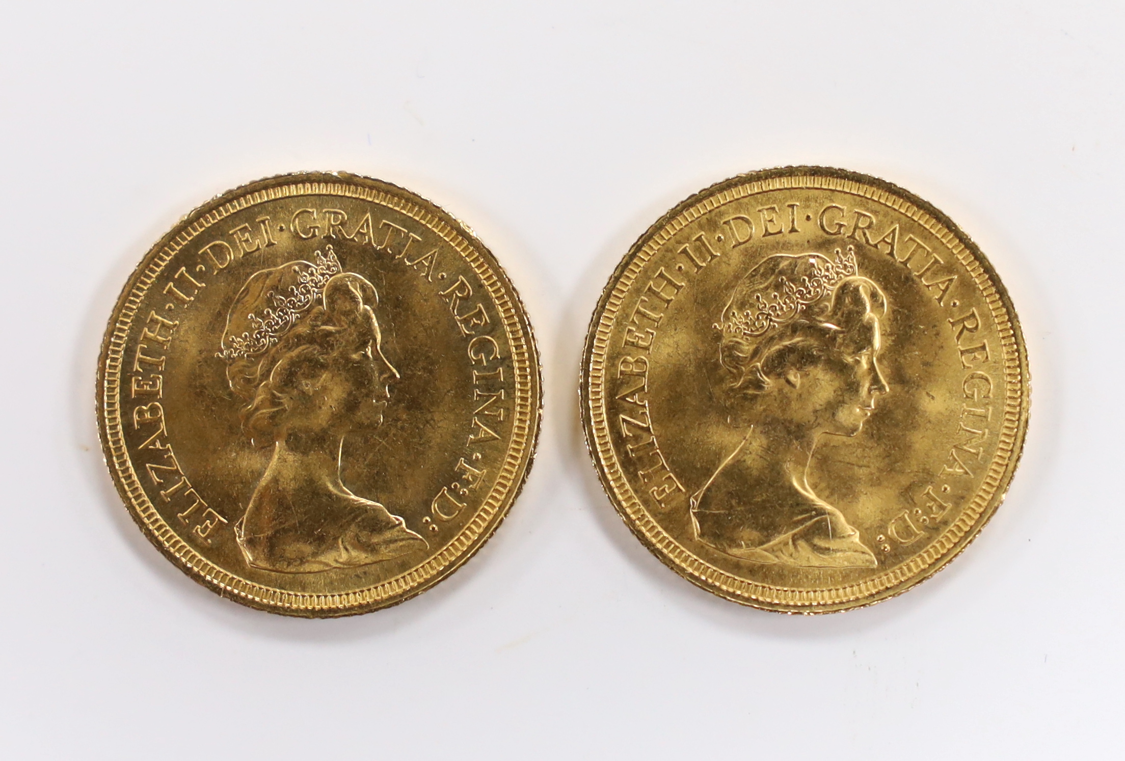 British gold coins - Two QEII gold sovereigns, 1974, near UNC, (S4204)